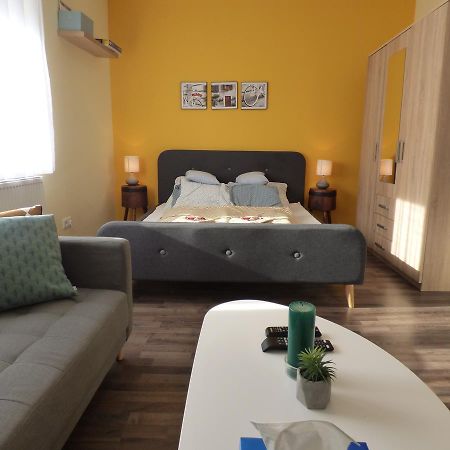 Yellow Apartment Debrecen Esterno foto