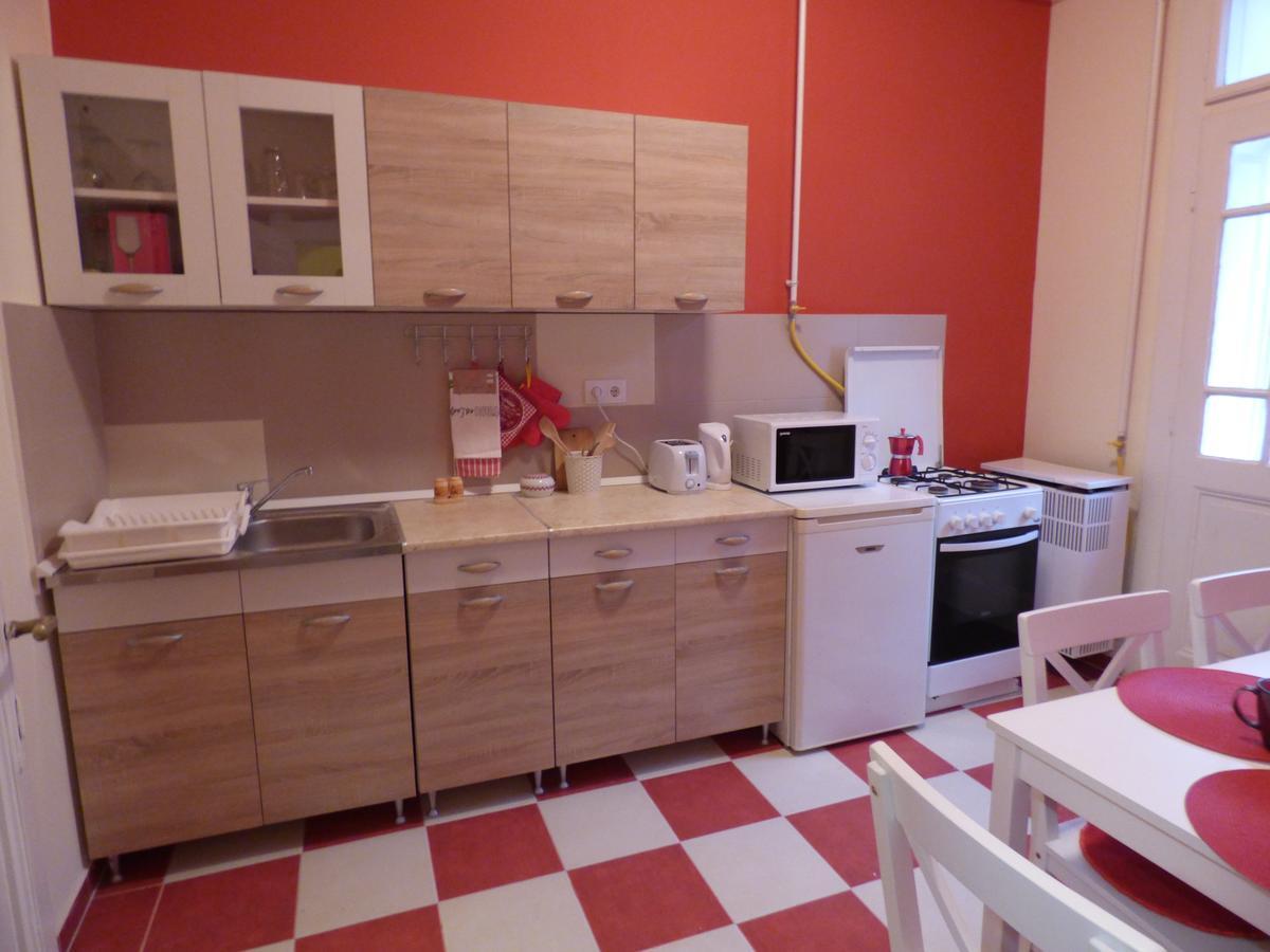 Yellow Apartment Debrecen Esterno foto
