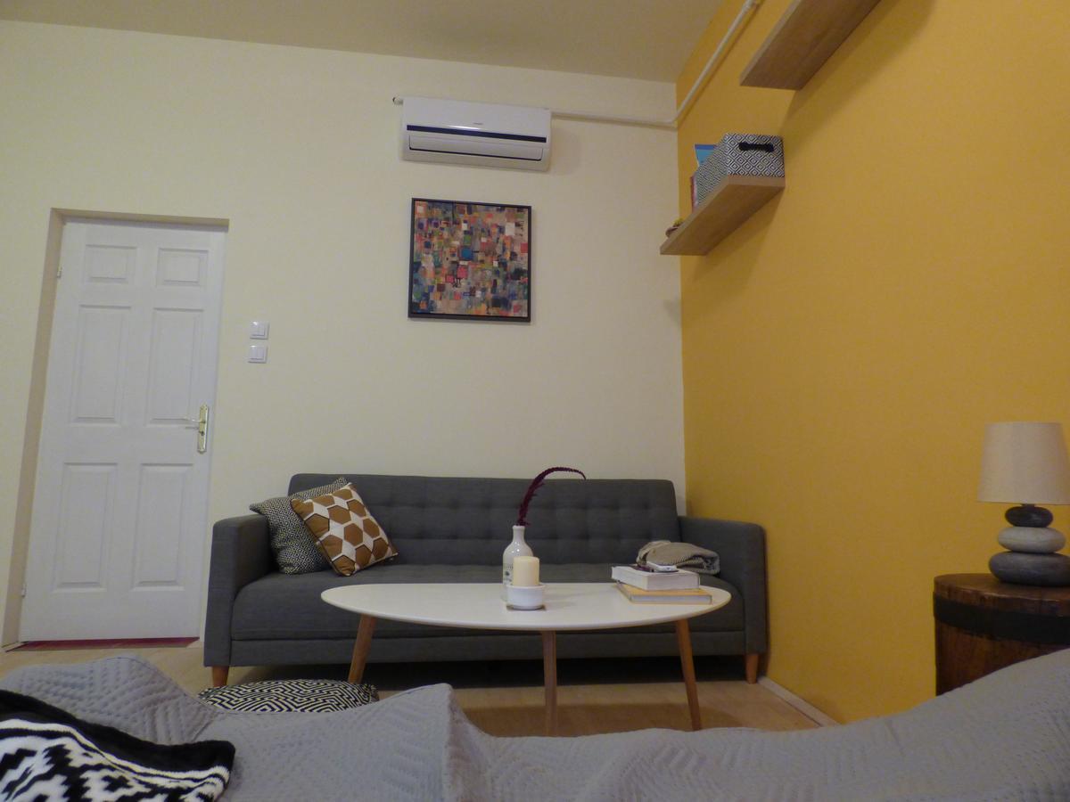 Yellow Apartment Debrecen Esterno foto