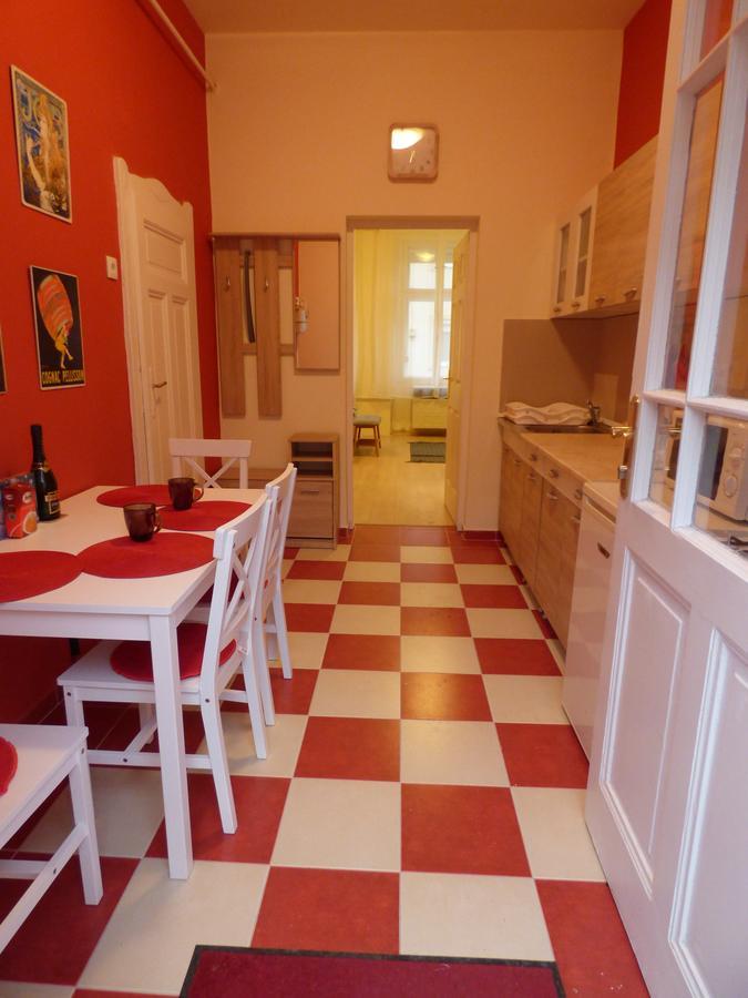 Yellow Apartment Debrecen Esterno foto
