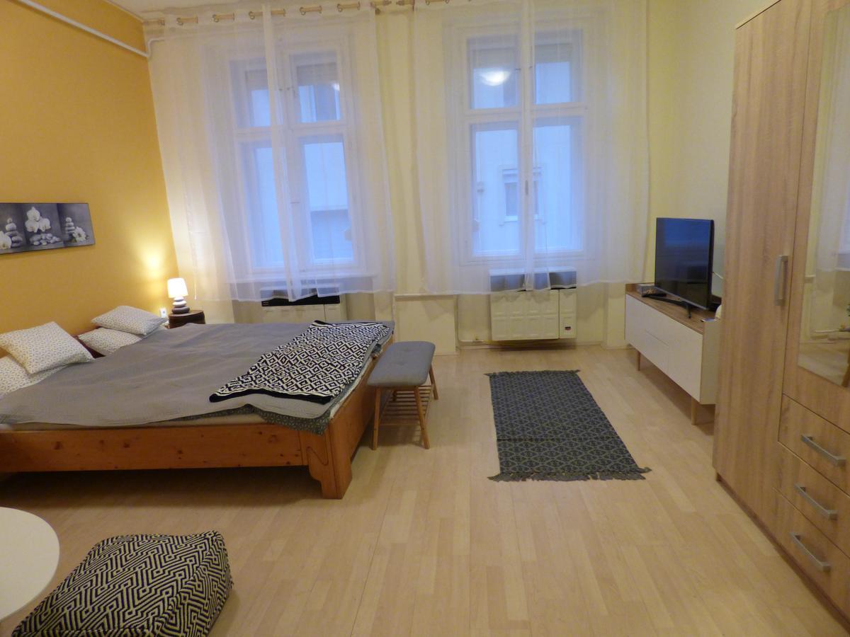 Yellow Apartment Debrecen Esterno foto