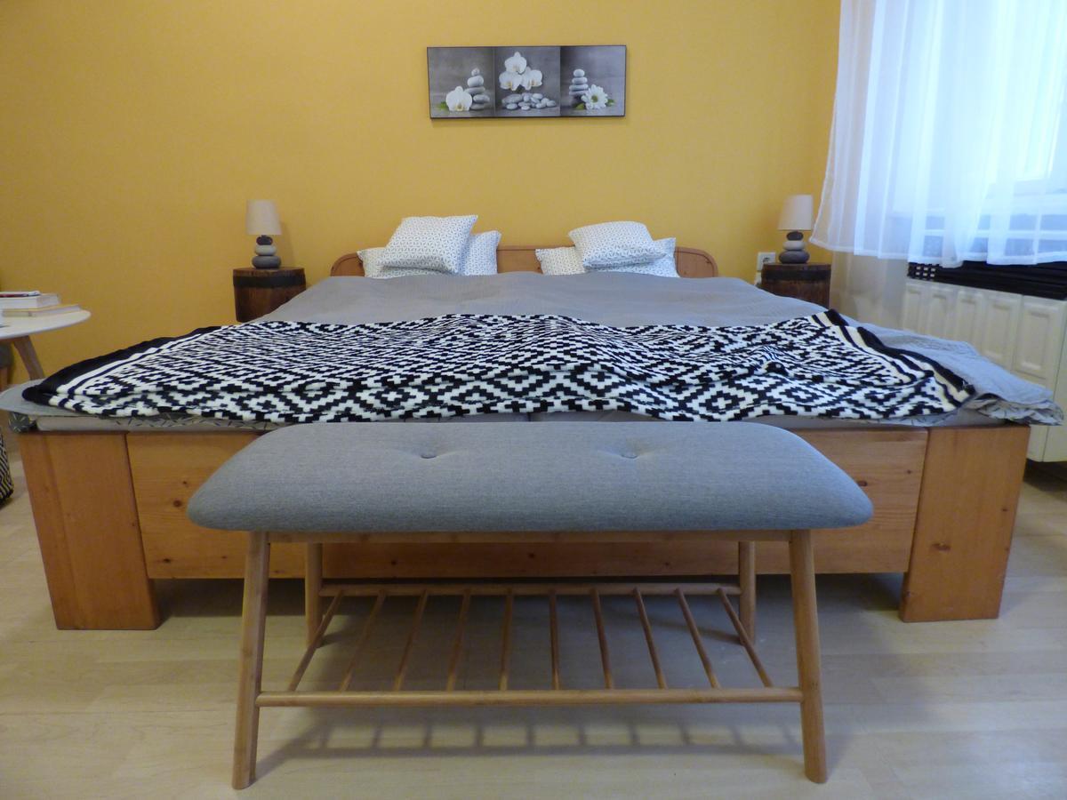 Yellow Apartment Debrecen Esterno foto