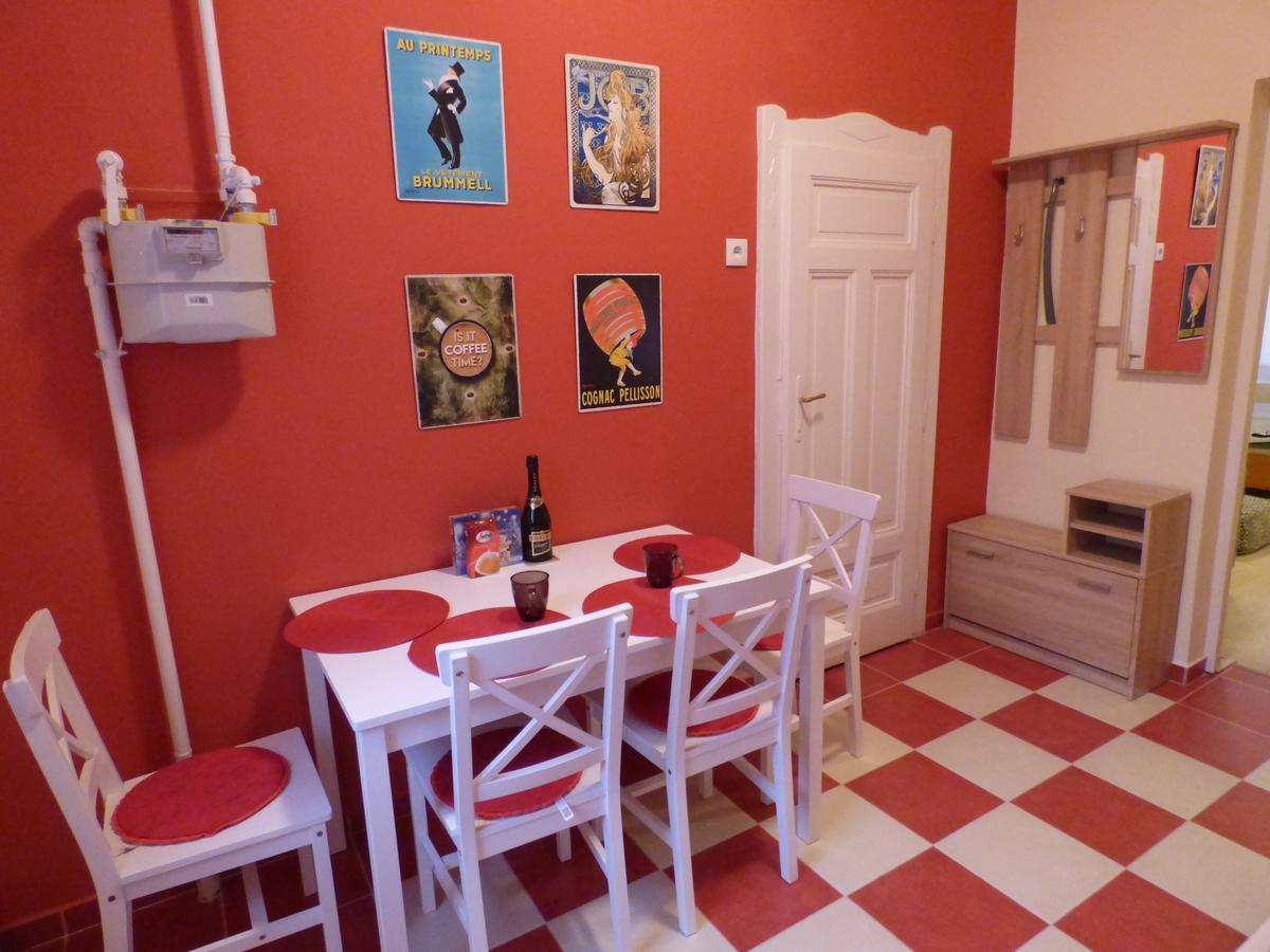 Yellow Apartment Debrecen Esterno foto