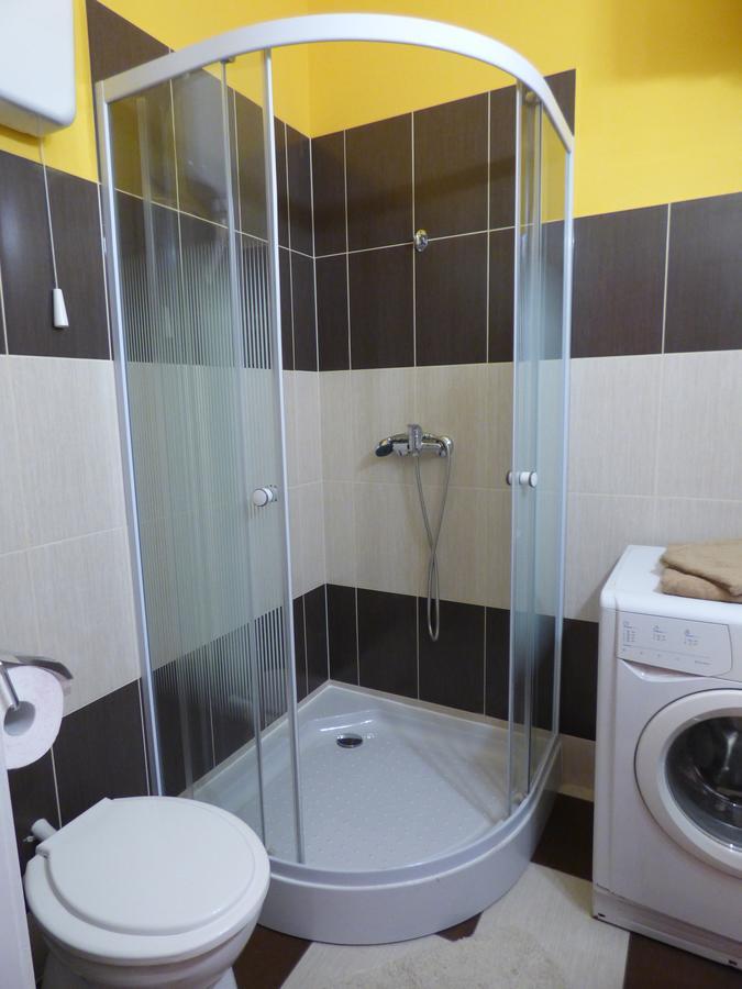 Yellow Apartment Debrecen Esterno foto