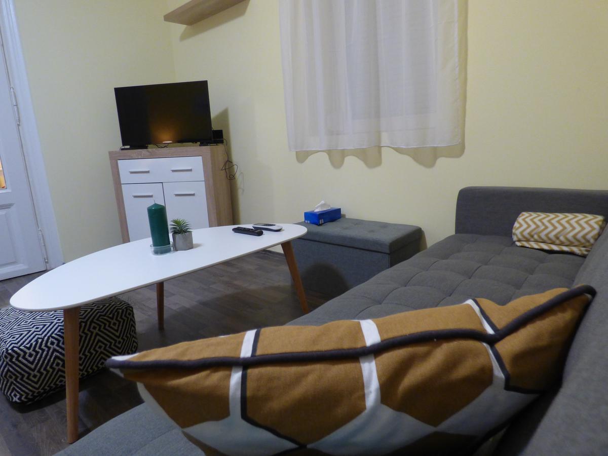 Yellow Apartment Debrecen Esterno foto