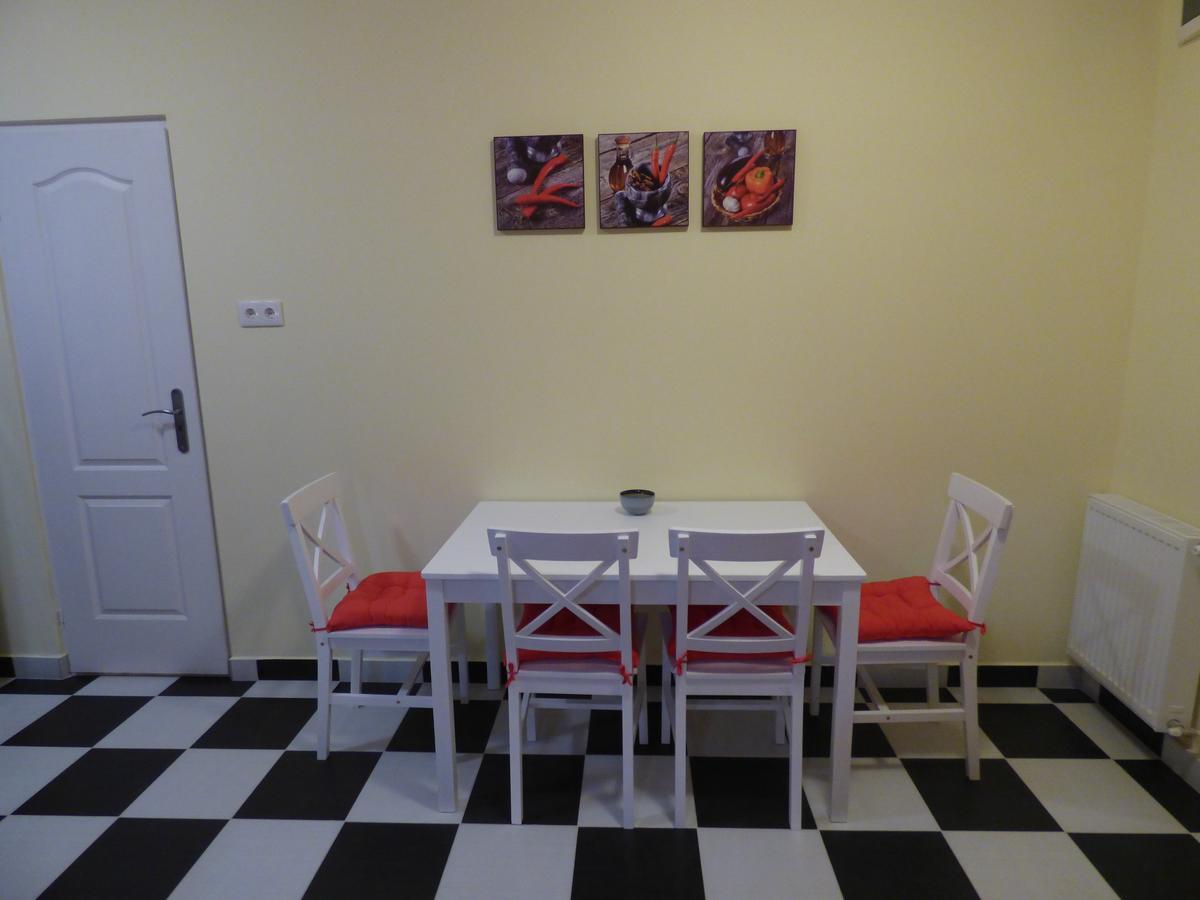 Yellow Apartment Debrecen Esterno foto