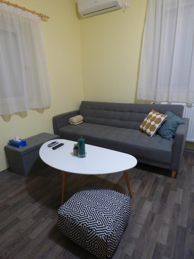 Yellow Apartment Debrecen Esterno foto