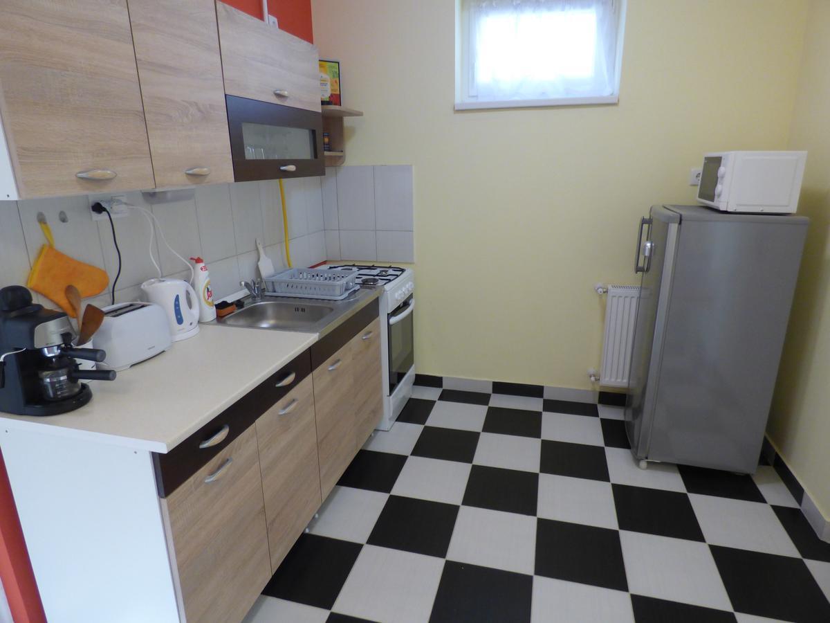 Yellow Apartment Debrecen Esterno foto